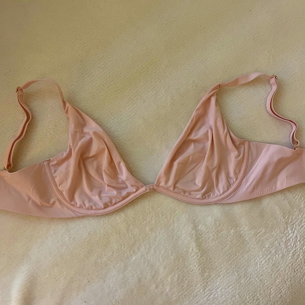 Victoria’s Secret underwire bra no padding